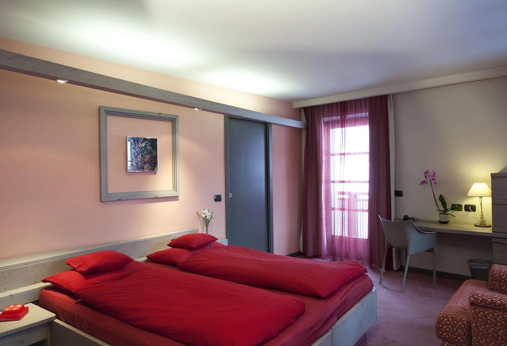 Hotel Marzia Ливиньо Екстериор снимка
